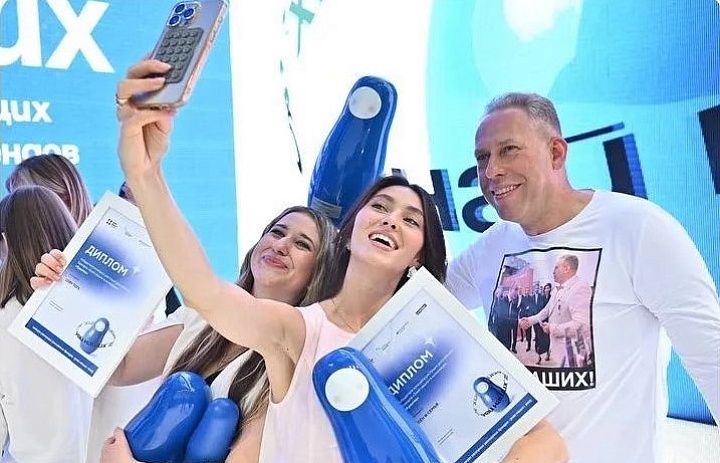 Проведение ежегодного конкурса растущих российских брендов «Знай наших»!