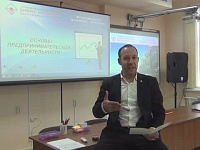 Отзыв участника обучающего курса "Основы предпринимательской деятельности" Габдуллина Дениса.